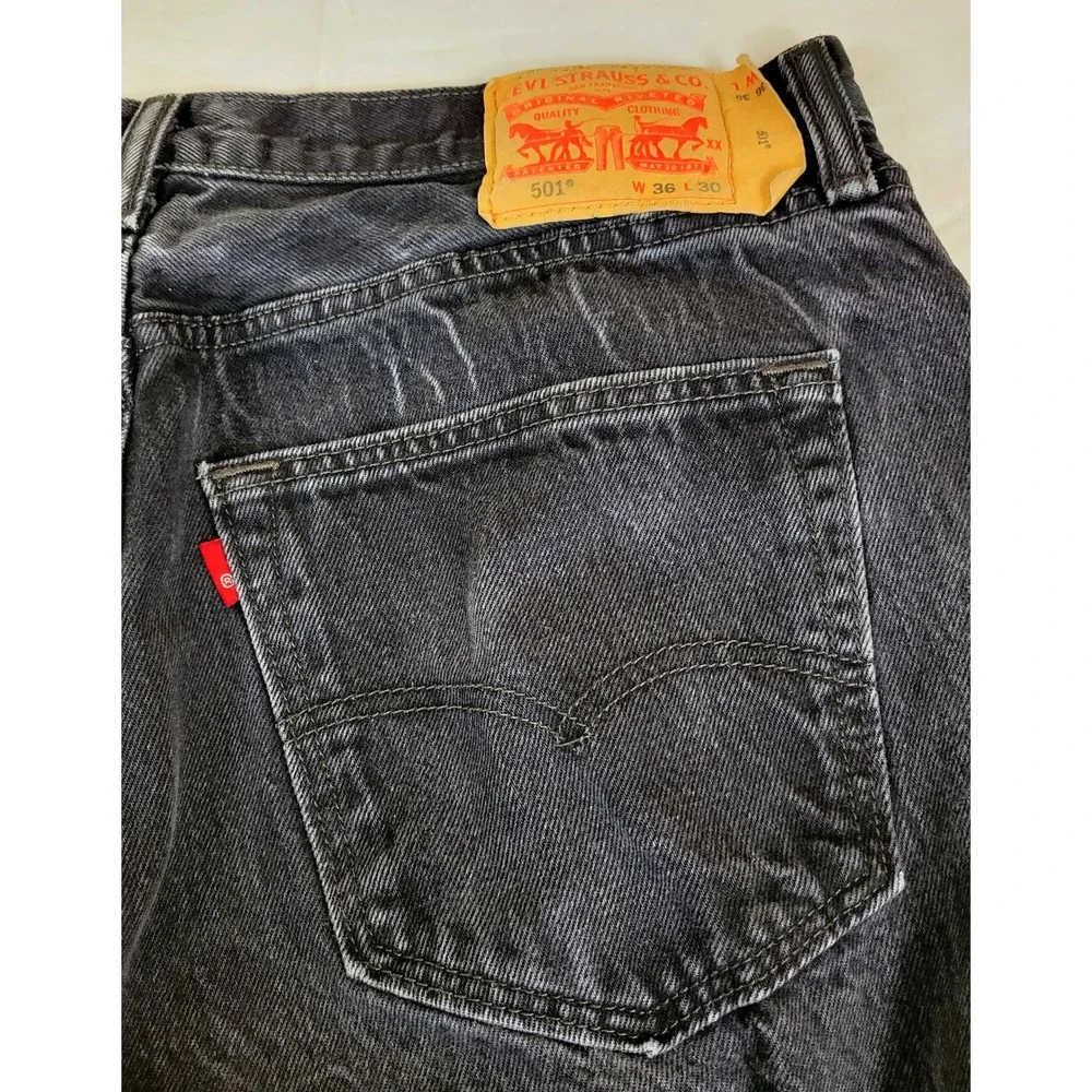 Levis 501 Original Fit Black Faded Denim Jeans‎ Mens 34x29 Button Fly 00501-0660